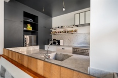 ANTWERPEN - Britselei: Mooi, karaktervol en zonnig GEMEUBELD hoekappartement met 2 slaapkamers op toplocatie 

Beleef het bruisende Antwerpse stadsleven op zijn best in dit licht en sfeervol ingericht appartement op de 4° verdieping van een statig gebo