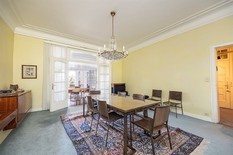 ANTWERPEN - Belgiëlei: Prachtig appartement van ca 230m² met 4 slaapkamers, 2 badkamers + P. EPC-score C.
BESCHRIJVING:
Het appartement is gelegen in een gebouw respectievelijk in art-deco- en beaux-artsstijl, naar een ontwerp door de architect Fr