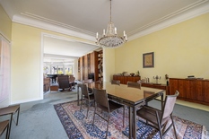 ANTWERPEN - Belgiëlei: Prachtig appartement van ca 230m² met 4 slaapkamers, 2 badkamers + P. EPC-score C.
BESCHRIJVING:
Het appartement is gelegen in een gebouw respectievelijk in art-deco- en beaux-artsstijl, naar een ontwerp door de architect Fr