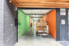ANTWERPEN - Lange Herentalsestraat: Grote opslagruimte van 224 m² in het centrum van Antwerpen
BESCHRIJVING:
Op een centrale locatie in het centrum van Antwerpen bevindt zich deze ruime opslagruimte van in totaal ca. 224 m², met directe toegang aan