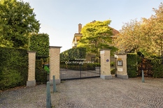 WILRIJK – Nachtegalenhof: Sublieme penthouse met 3 slaapkamers, 2 terrassen en autostaanplaats
BESCHRIJVING :
Dit aangename dakappartement bevindt zich op een gegeerde, residentiële locatie in het Nachtegalenhof.
Verzorgde inkomhal met gastent