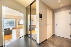 WILRIJK – Nachtegalenhof: Sublieme penthouse met 3 slaapkamers, 2 terrassen en autostaanplaats
BESCHRIJVING :
Dit aangename dakappartement bevindt zich op een gegeerde, residentiële locatie in het Nachtegalenhof.
Verzorgde inkomhal met gastent