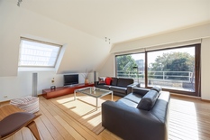 WILRIJK – Nachtegalenhof: Sublieme penthouse met 3 slaapkamers, 2 terrassen en autostaanplaats
BESCHRIJVING :
Dit aangename dakappartement bevindt zich op een gegeerde, residentiële locatie in het Nachtegalenhof.
Verzorgde inkomhal met gastent