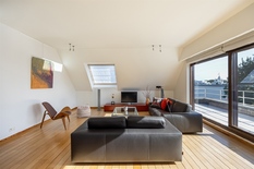 WILRIJK – Nachtegalenhof: Sublieme penthouse met 3 slaapkamers, 2 terrassen en autostaanplaats
BESCHRIJVING :
Dit aangename dakappartement bevindt zich op een gegeerde, residentiële locatie in het Nachtegalenhof.
Verzorgde inkomhal met gastent