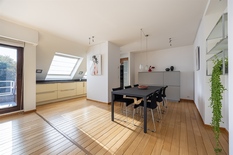 WILRIJK – Nachtegalenhof: Sublieme penthouse met 3 slaapkamers, 2 terrassen en autostaanplaats
BESCHRIJVING :
Dit aangename dakappartement bevindt zich op een gegeerde, residentiële locatie in het Nachtegalenhof.
Verzorgde inkomhal met gastent