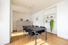 WILRIJK – Nachtegalenhof: Sublieme penthouse met 3 slaapkamers, 2 terrassen en autostaanplaats
BESCHRIJVING :
Dit aangename dakappartement bevindt zich op een gegeerde, residentiële locatie in het Nachtegalenhof.
Verzorgde inkomhal met gastent
