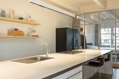 ANTWERPEN - Eilandje : Instapklare industriële loft met terras en autostaanplaats (EPC-A)
BESCHRIJVING :
Deze instapklare loft van ca 160 m² bevindt zich op de 3° verdieping van een karaktervol voormalig pakhuis in Antwerpen.
Vooraan bevindt zic