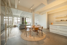 ANTWERPEN - Eilandje : Instapklare industriële loft met terras en autostaanplaats (EPC-A)
BESCHRIJVING :
Deze instapklare loft van ca 160 m² bevindt zich op de 3° verdieping van een karaktervol voormalig pakhuis in Antwerpen.
Vooraan bevindt zic